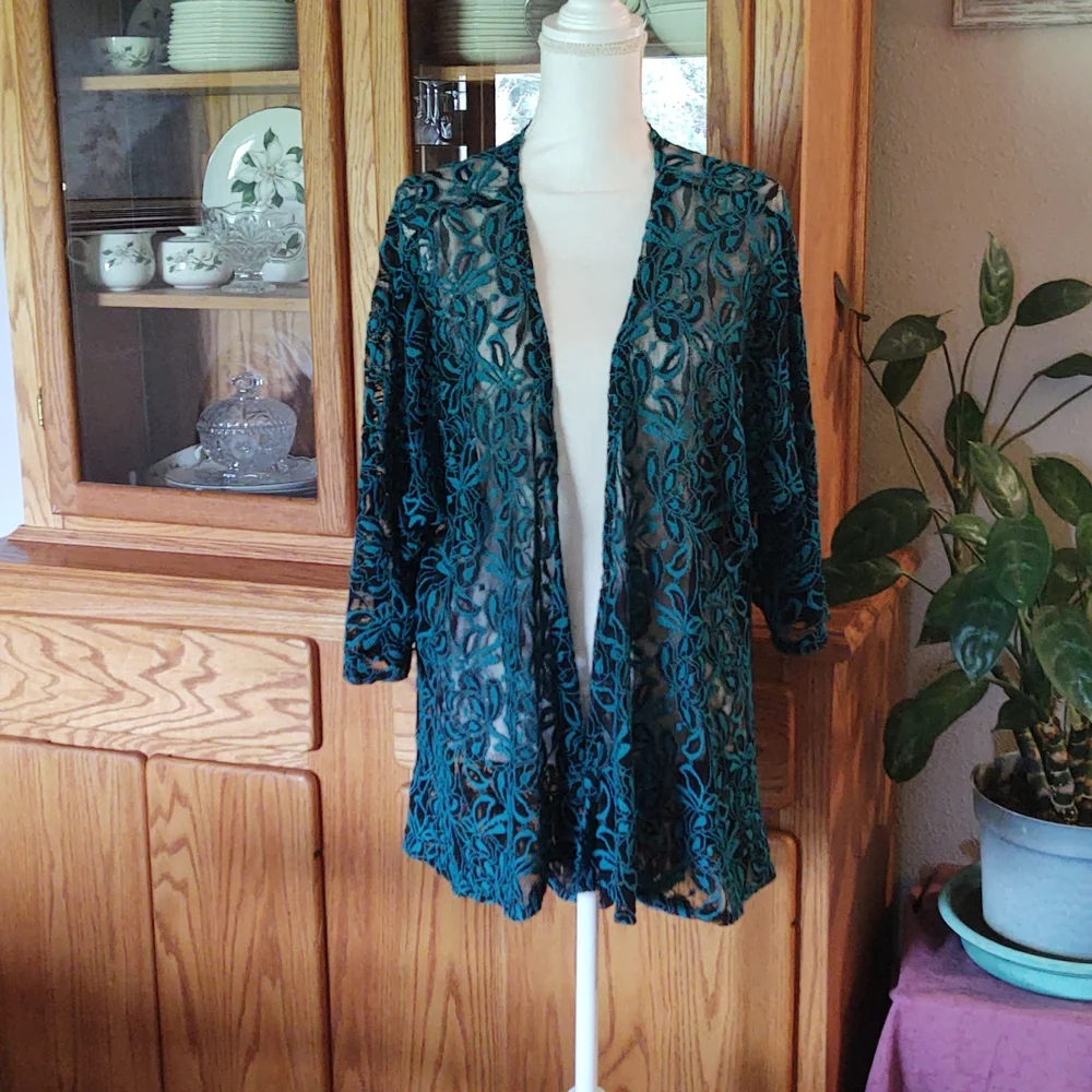 LulaRoe Kimono size Med - Picture 1 of 3